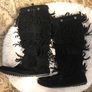 NWOT - Minnetonka Tall Fringe Boots - Black Size 9